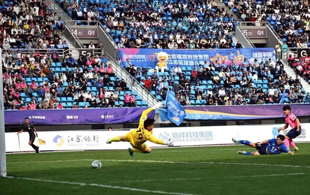 球队实力横空出世,斩获连胜引人注目 球队实力横空出世,斩获连胜引人注目