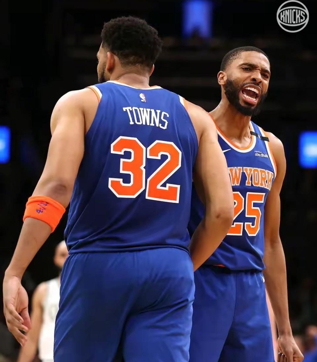 尼克斯球员团结协作,实现胜利 尼克斯球员团结协作,实现胜利