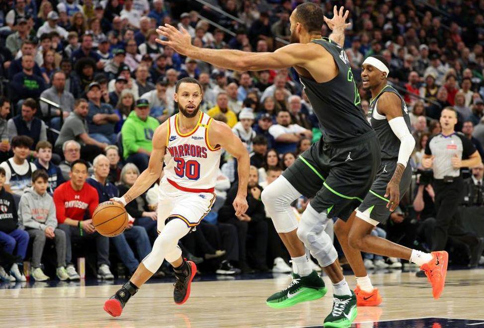 B体育体育投注-独行侠遭遇雄鹿反超，遗憾失利