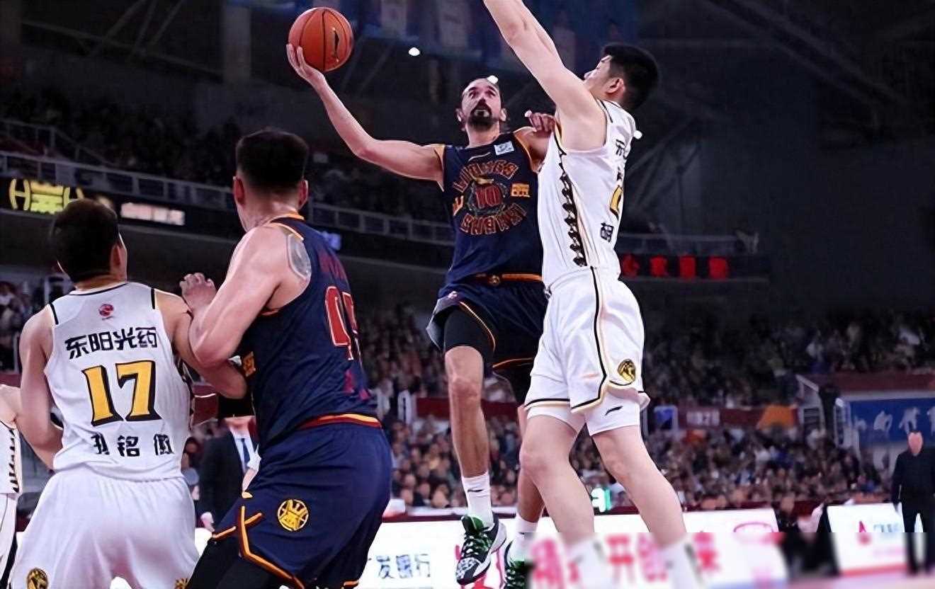 B体育体育链接-波兰中锋梅开二度,帮助球队逆袭