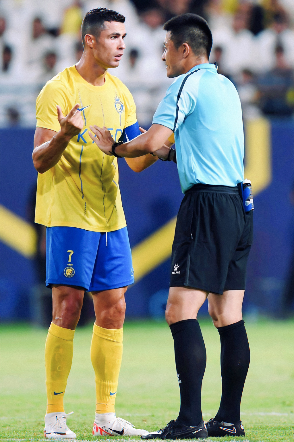 波兰中锋梅开二度，帮助球队逆袭