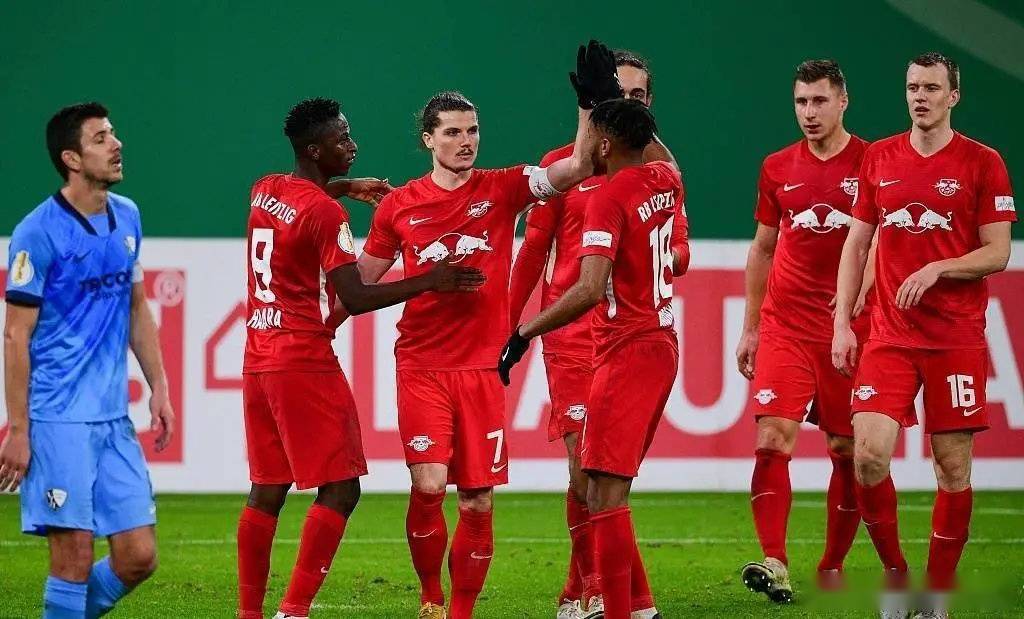 杜塞尔多夫加强防守，稳固实力