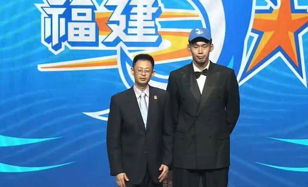 福建男篮崭露头角，备战季后赛