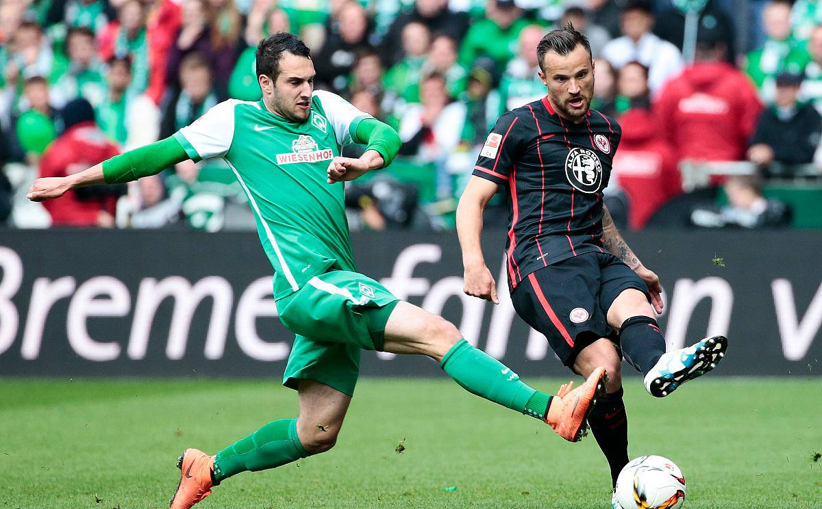 B体育体育网页版-勒沃库森主场失利，球队状态低迷