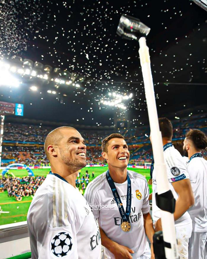 包含激烈对抗燃烧球场,内战引领欧洲足球热潮的词条 包含激烈对抗燃烧球场,内战引领欧洲足球热潮的词条