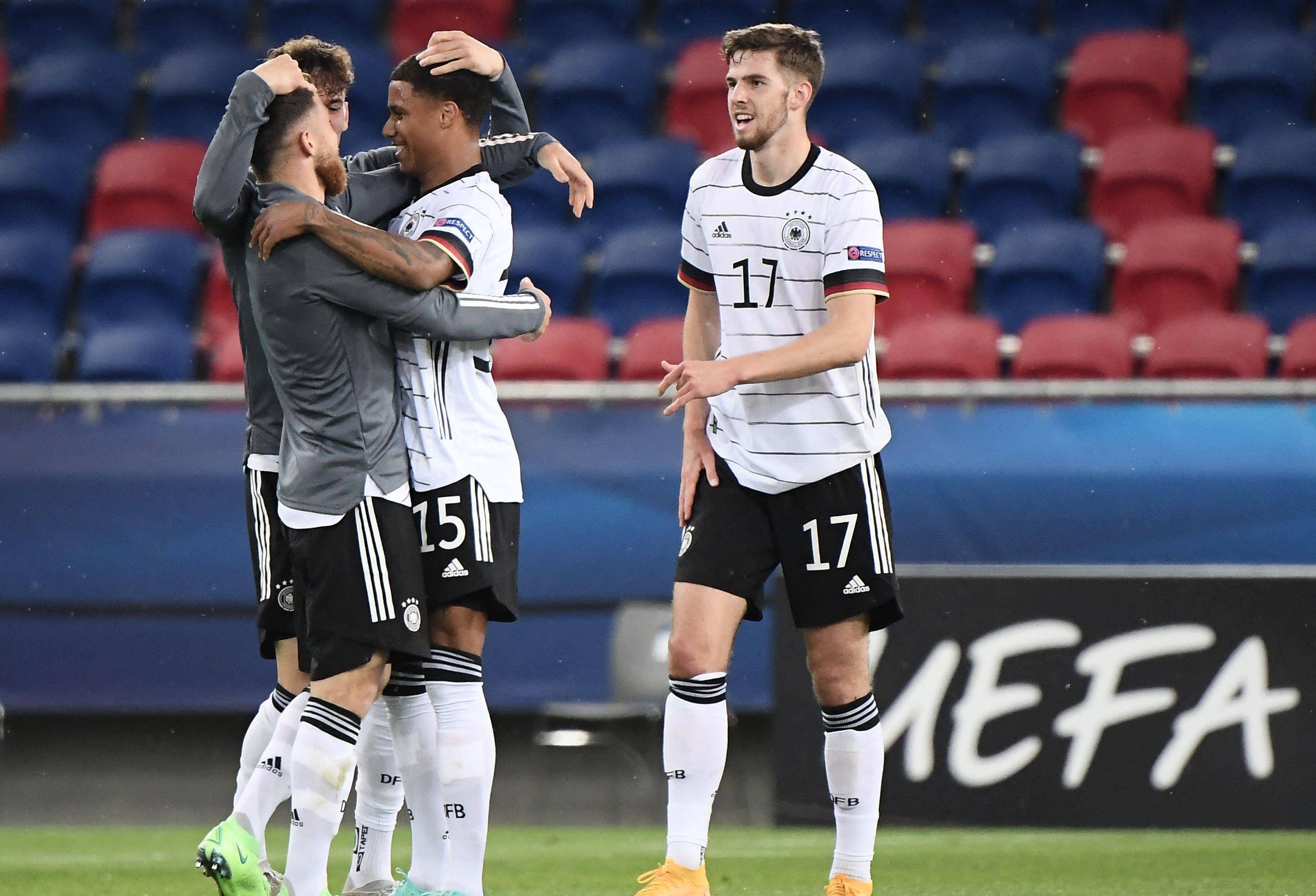 B体育体育网址-德国举重新星连夺冠军，实力暴涨尽显雄心的简单介绍