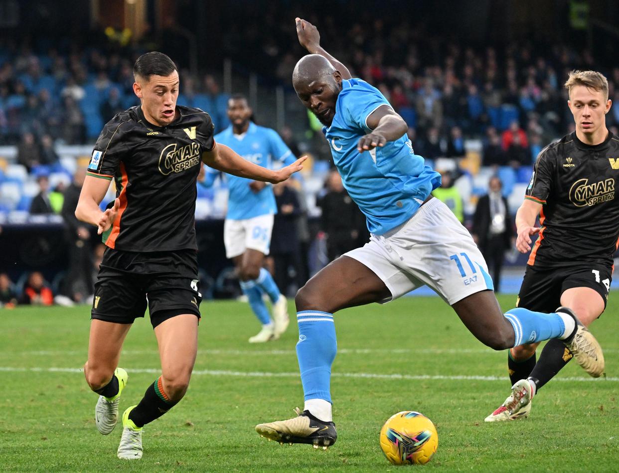 B体育体育官方-都灵球队备战新赛季,力求打造稳固后防线