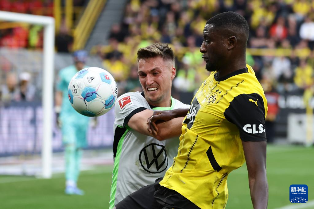 B体育体育入口-沃尔夫斯堡球员合练,备战下轮比赛的简单介绍