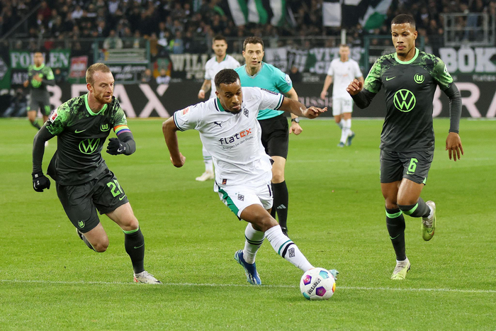 沃尔夫斯堡球员合练,备战下轮比赛的简单介绍 沃尔夫斯堡球员合练,备战下轮比赛的简单介绍