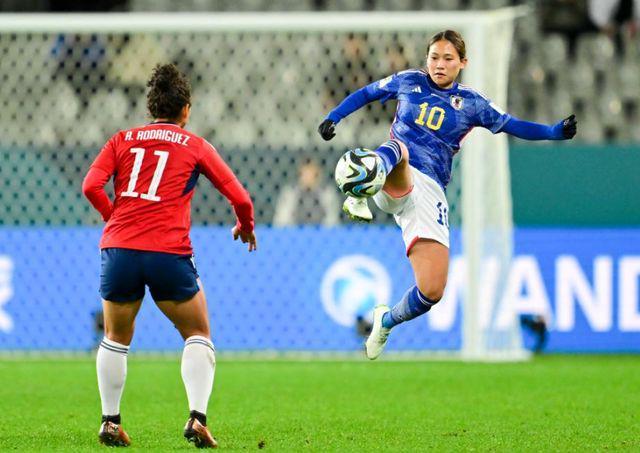 赞比亚女足团队配合紧密，赢得出色表现