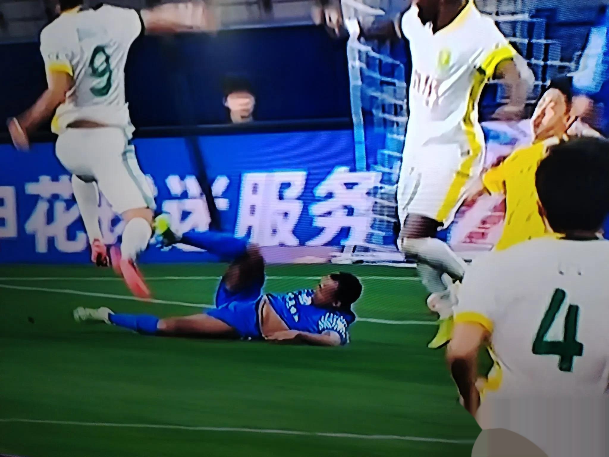 B体育体育活动-包含关注焦点:女足队长受伤,比赛状态蒙阴影的词条