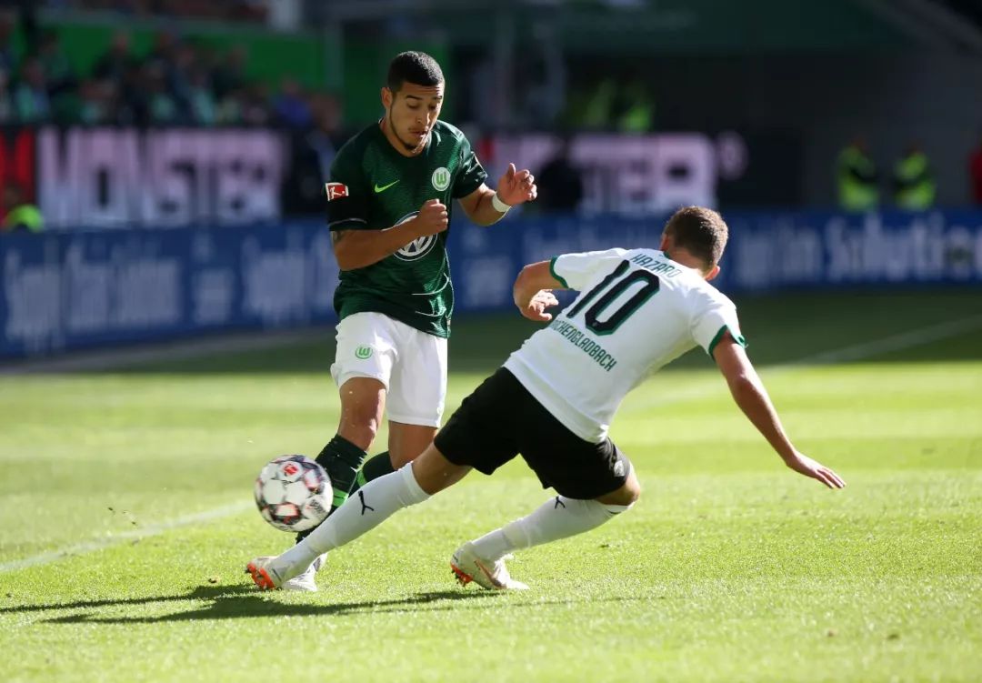 B体育体育娱乐-沙尔克球员互相鼓励，共同前行