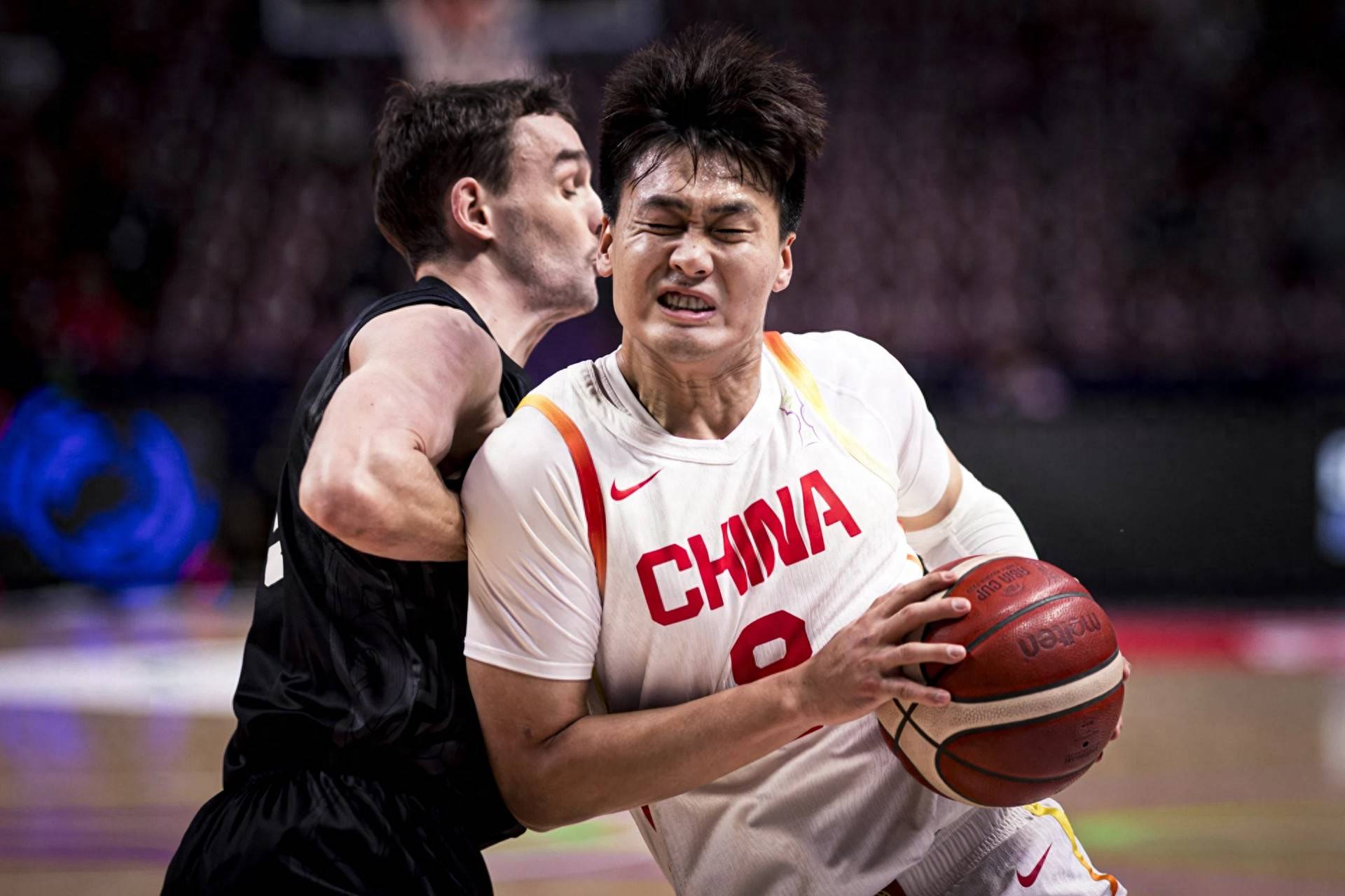 B体育体育app下载-关于马刺队大将赛后称赞中国男篮团结拼搏精神，期待再次交手的信息