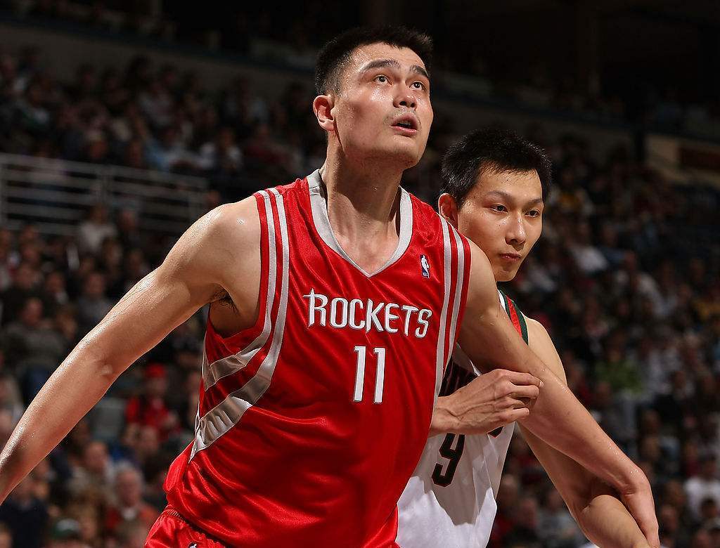 亚洲篮球巨星在国际舞台上再创辉煌