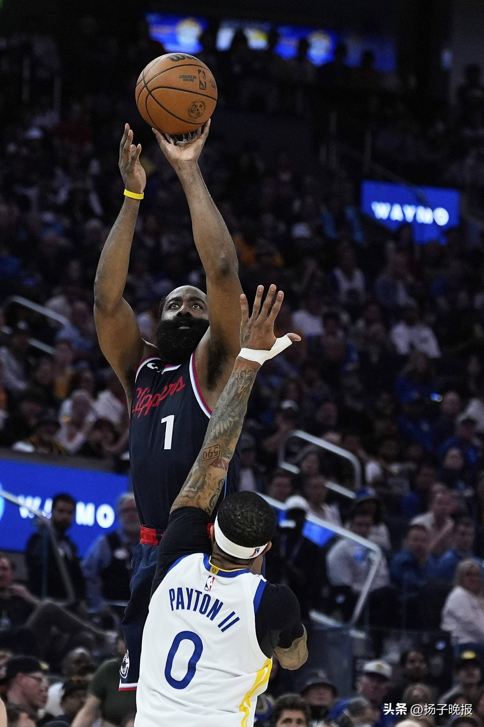 B体育体育视频-火箭赢下紧张一战,哈登复出全面作战