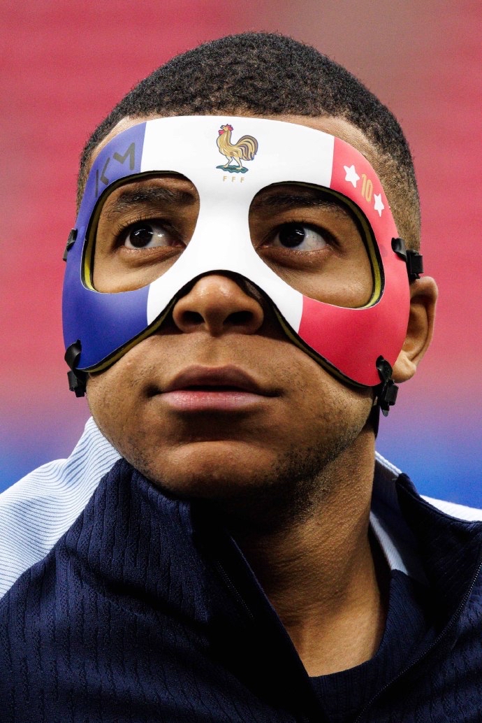 荷兰成功逆转乌克兰,士气大振 荷兰成功逆转乌克兰,士气大振