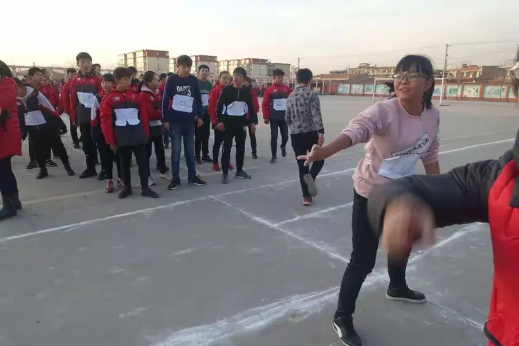 关于新加坡队员团结协作,助球队晋级领跑的信息 关于新加坡队员团结协作,助球队晋级领跑的信息