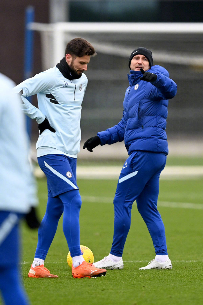 曼城前锋积极备战下场比赛